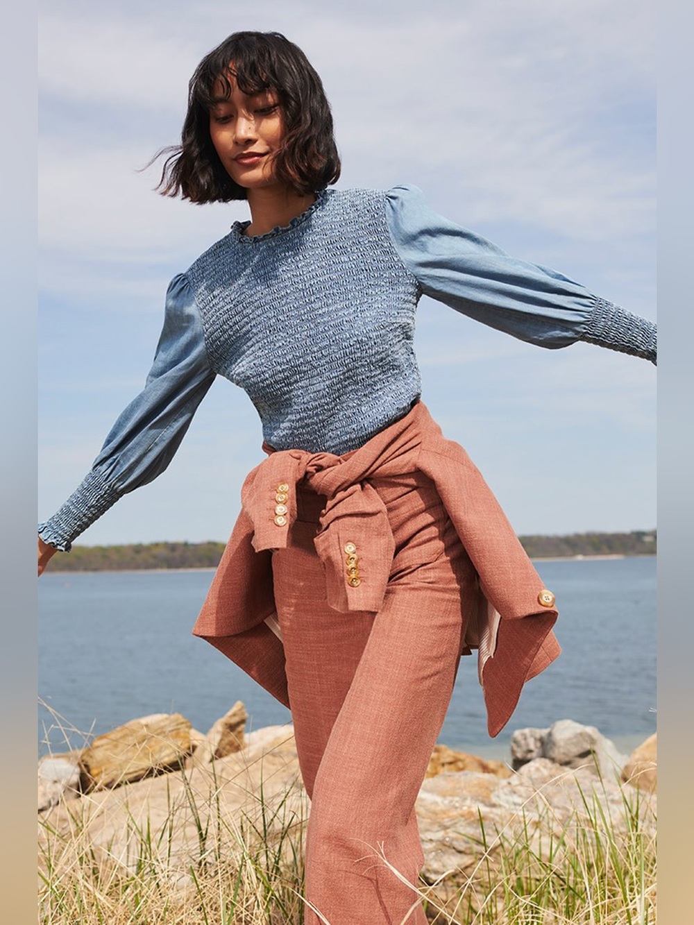 $325 Veronica Beard 6 Smocked Chambray Top